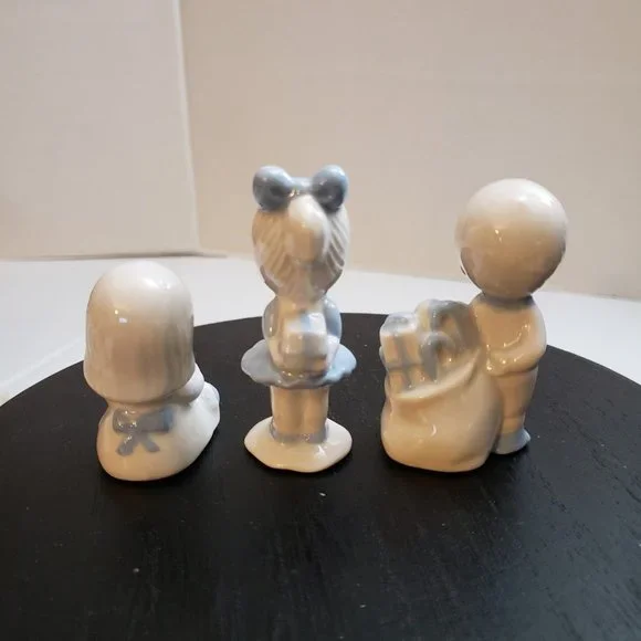 Porcelain child figures winter themed - Picture 10 of 12